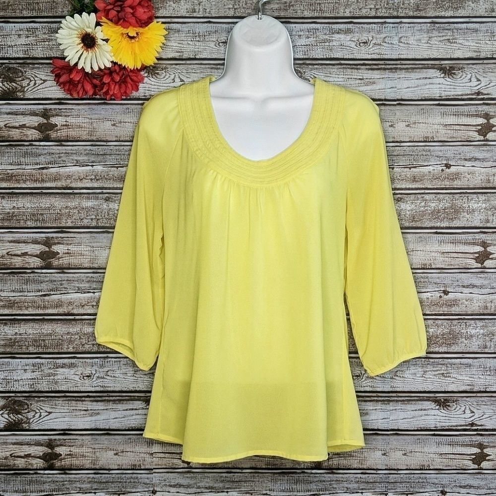 3/15 Banana Republic Yellow Scallop Scoop Neck Top - Picture 2 of 8